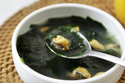 Thứ đặc sản xưa là 'món ăn nhà nghèo' nay được dân phố lùng mua, giá hàng trăm nghìn đồng/kg