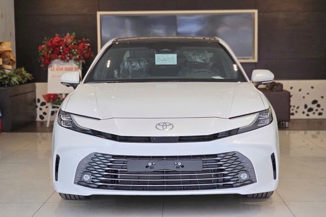 Toyota Camry ‘chơi lớn’ giảm giá gần 100 triệu đồng tại đại lý: Rẻ nhất chỉ còn 1,1 tỷ đồng nhưng người mua xe phải ‘đánh đổi’