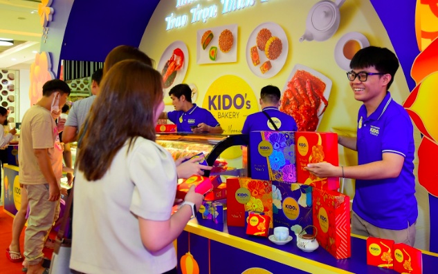 Kido chuyển sang bán bánh trung thu trong cửa hàng bánh bao