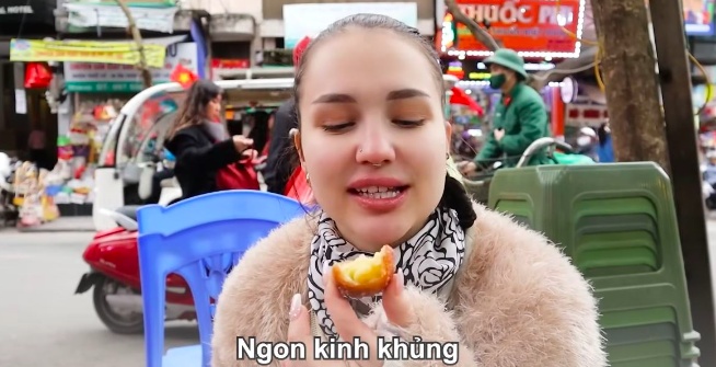Món quà vặt vỉa hè Hà Nội khiến cô gái Hungary phát cuồng: ‘Tôi muốn mang về nước’