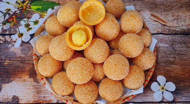 Món quà vặt vỉa hè Hà Nội khiến cô gái Hungary phát cuồng: ‘Tôi muốn mang về nước’