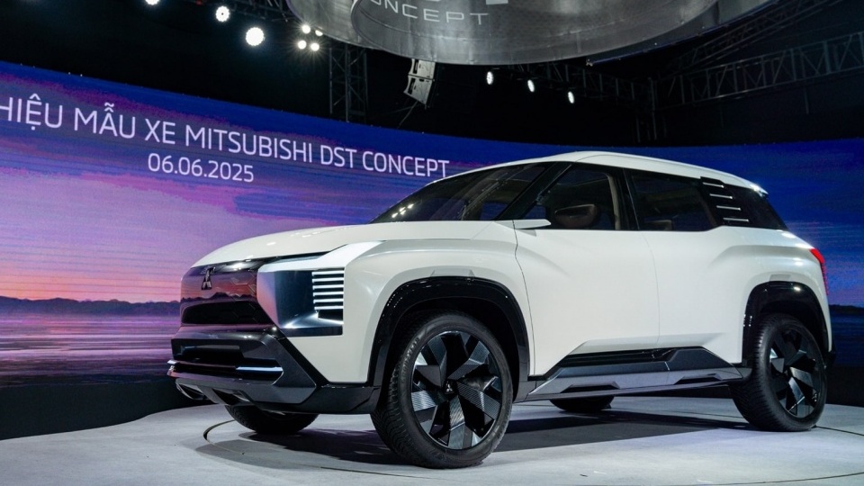 Mitsubishi DST Concept ‘chào sân’ thị trường Việt: Thiết kế mạnh mẽ, khoang nội thất rộng, giá bán liệu có hấp dẫn?