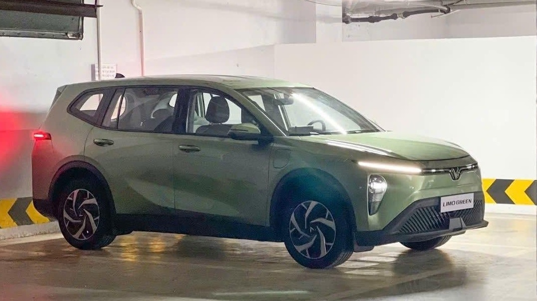 Bắt gặp mẫu MPV VinFast Limo Green lộ diện thực tế sau 3 tháng ra mắt: Giá hấp dẫn, người thiết kế tưởng lạ mà quen