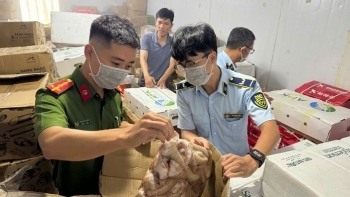 Sững người trước gần 4 tấn thịt không giấy tờ vừa bị phanh phui tại kho lạnh công ty Thịnh Phát Food