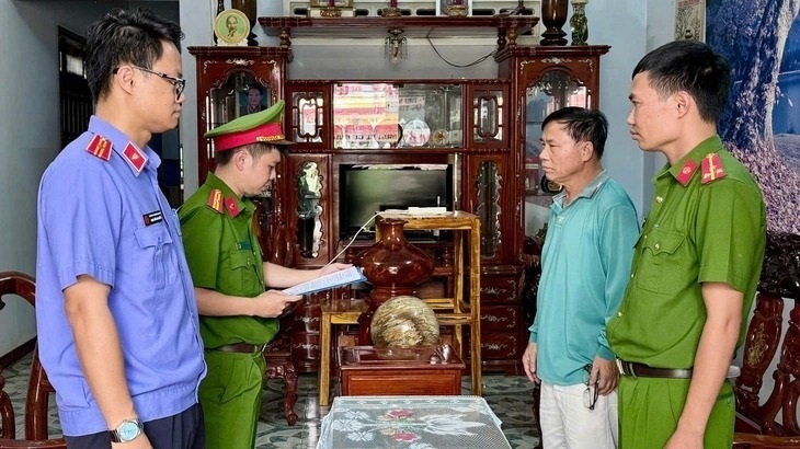 Chính thức khởi tố nguyên Phó Chủ tịch UBND huyện cùng 1 cán bộ