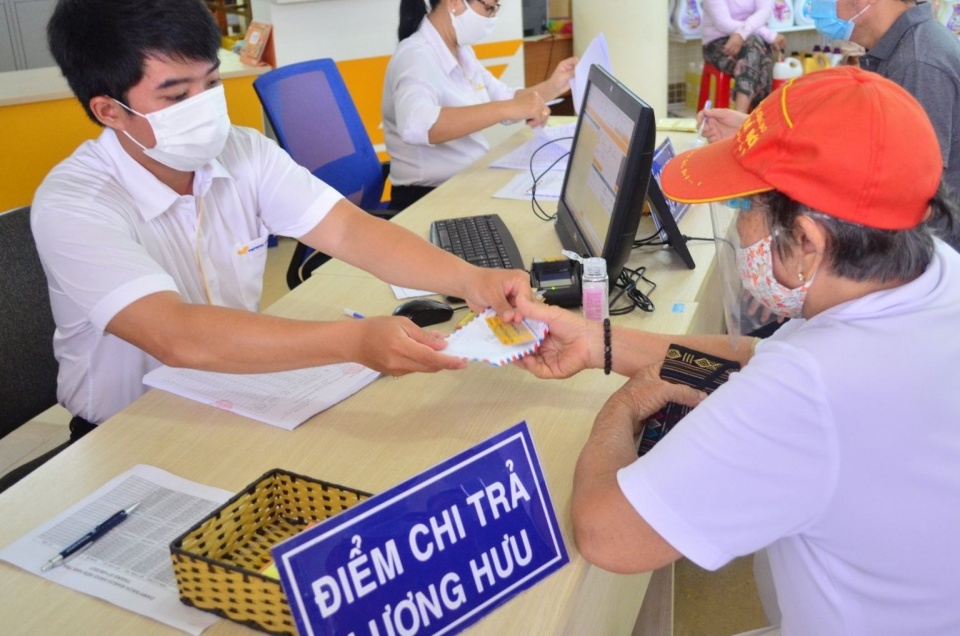 Nghỉ hưu năm 2025, đóng BHXH đủ 23 năm, lương hưu mỗi tháng nhận được bao nhiêu?