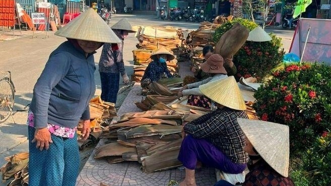 Nông dân Quảng Ngãi lập chợ 'quái lạ' mỗi tuần họp một lần, không bán cá thịt mà bán 'rác'