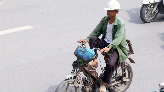 Mức xử phạt với người đi xe máy quá cũ nát, trường hợp xe không đạt định khí thải có bị loại bỏ ngay?