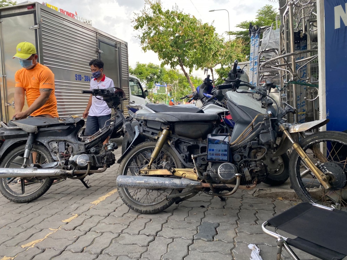 Mức xử phạt với người đi xe máy quá cũ nát, trường hợp xe không đạt định khí thải có bị loại bỏ ngay?