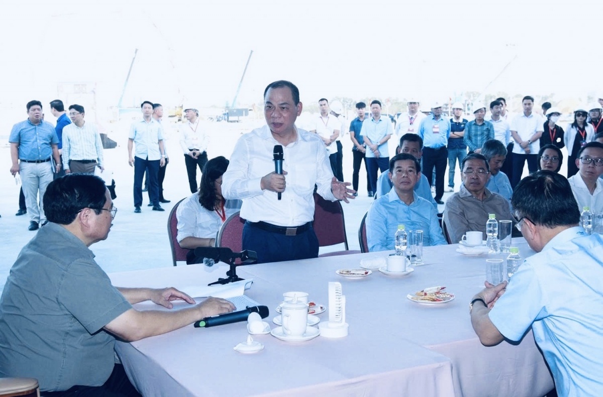 Vingroup (VIC) sắp khánh thành hai công trình 9.000 tỷ đồng, kết nối các siêu đô thị gần 80.000 tỷ