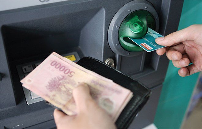 Từ 1/7, loạt ngân hàng ngừng giao dịch chuyển tiền, rút tiền với một số nhóm khách hàng