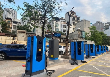 Bến xe Giáp Bát đón 'siêu trạm sạc' VinFast, 40 súng sẵn sàng phục vụ hàng trăm lượt xe mỗi ngày