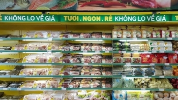 Vẫn bán thịt C.P. giữa khủng hoảng, Bách Hóa Xanh đang 'chơi canh bạc' gì?