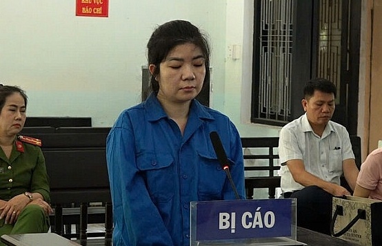 Tuyên phạt nữ nhân viên ngân hàng 12 năm tù