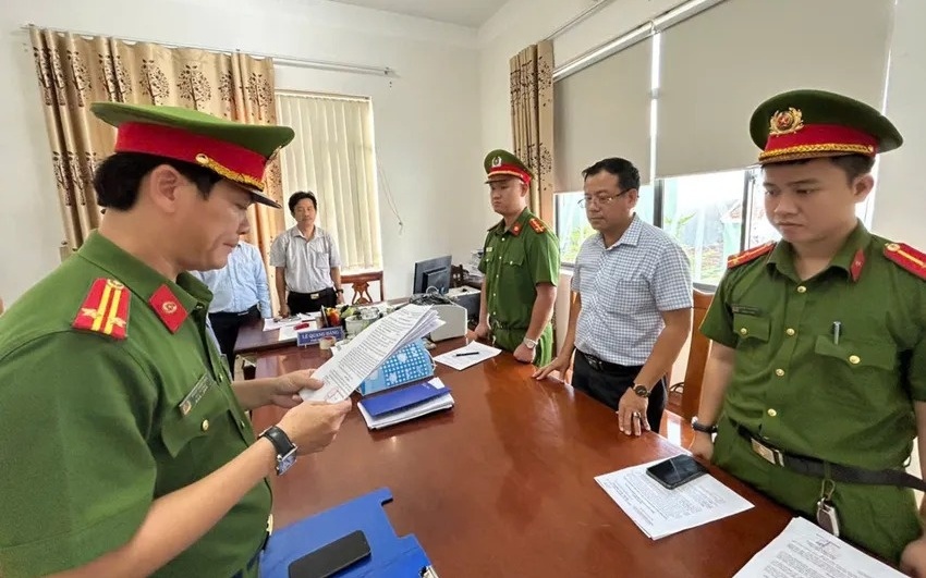 Bắt giữ nguyên cán bộ lĩnh vực đất đai