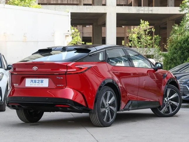 Toyota ra mắt mẫu SUV chạy điện mới: Công nghệ vượt trội, đẹp thể thao, giá chỉ 460 triệu, nhận xe luôn trong tháng 6/2025