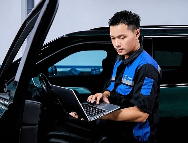 Một hệ thống bán lẻ xe VinFast chơi lớn, khách mang xe đi sửa được tặng tiền trong mùa mưa bão