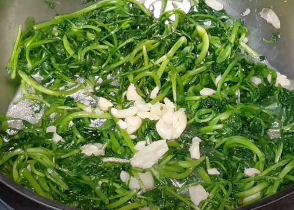 CDC Mỹ chấm 100/100 điểm dinh dưỡng cho loại rau này: Chợ Việt bán đầy 'rẻ đến khó tin', nhiều người không biết mà ăn