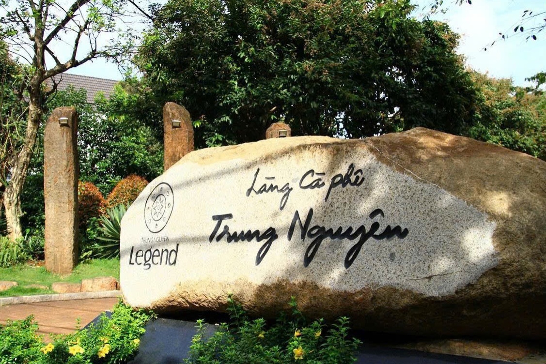Trung Nguyên Legend của ông Đặng Lê Nguyên Vũ được Tổng Lãnh sự Nga trao tặng món quà đặc biệt