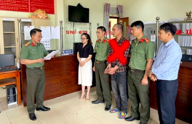 Công an truy tìm người mua hải sản từ nữ quái đội lốt tiểu thương để trình báo