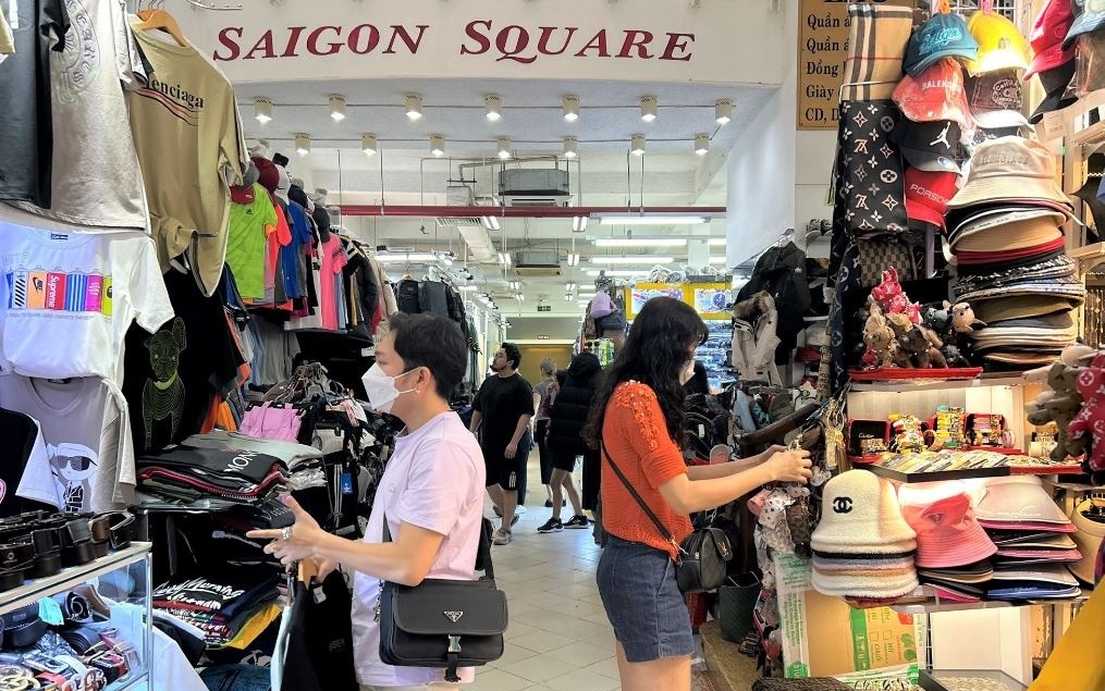 Saigon Square bị báo cáo quốc tế chỉ đích danh về vấn nạn hàng giả