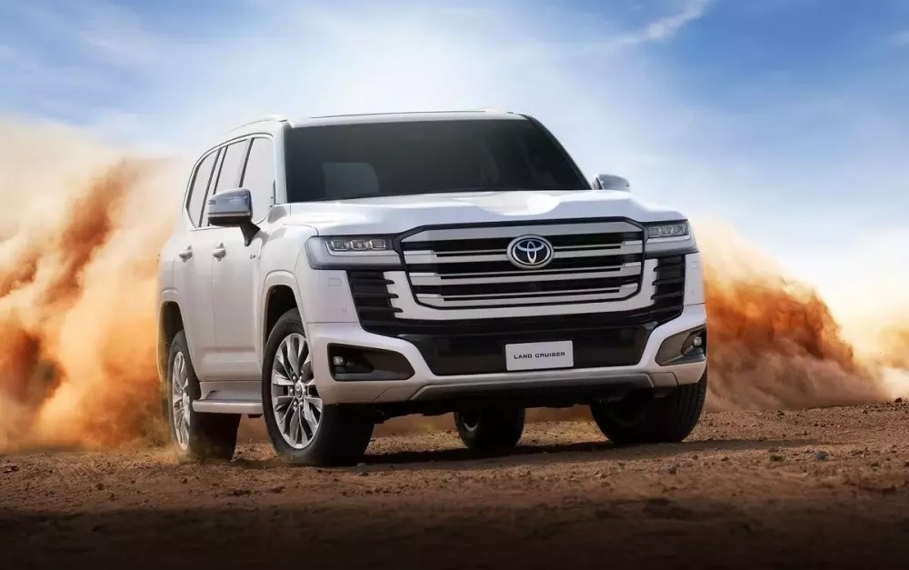 Giá khởi điểm 2,8 tỷ đồng, 'quái thú' Land Cruiser đã có bản hybrid tự sạc mạnh ngang Lexus LX 700h