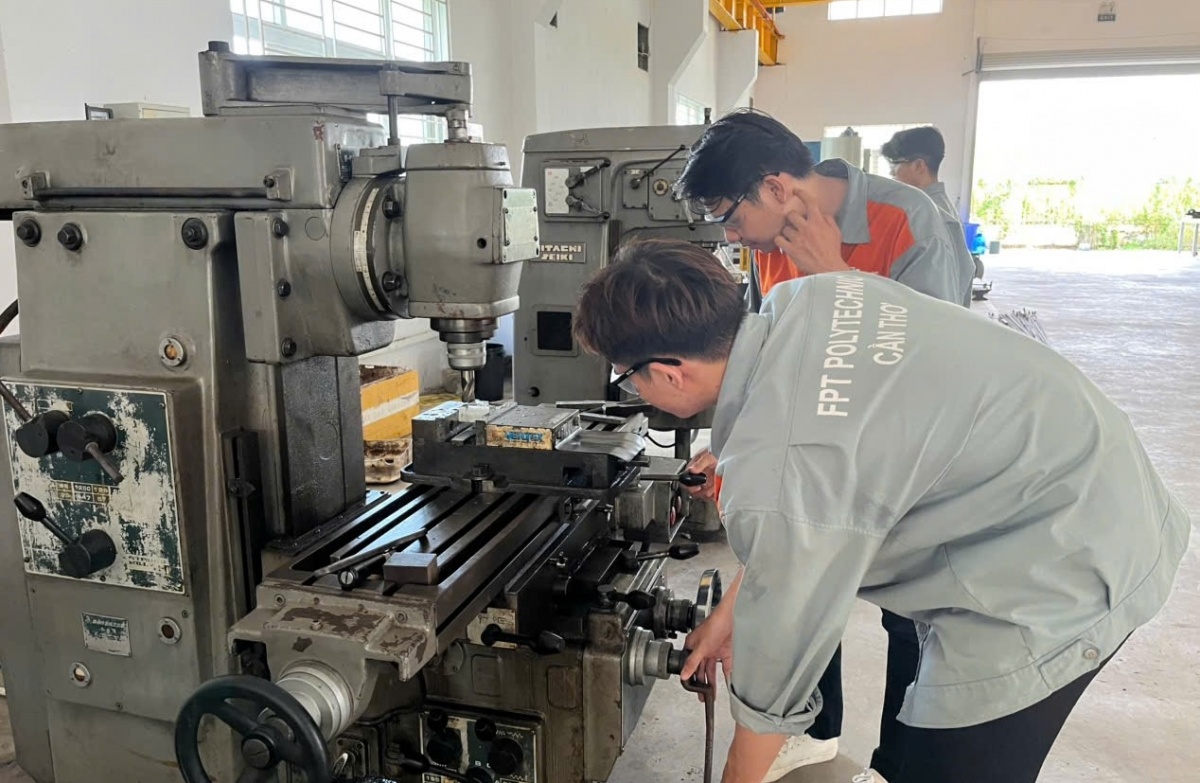 Ngành học đang thiếu nhân lực trầm trọng, trước kia chỉ dành cho nam nay phái nữ cũng làm rất tốt: Mức lương ‘chạm đỉnh’ 90 triệu/tháng