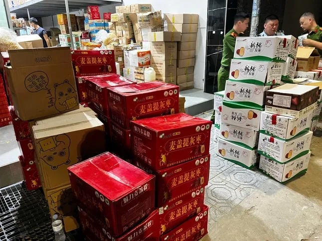 Kinh doanh kiểu 'du kích' ở La Phù: Mở cửa khi có đơn, giấu hàng khi kiểm tra
