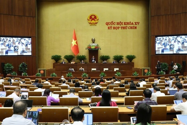 Quốc hội chính thức thông qua Nghị quyết sửa đổi, bổ sung một số điều của Hiến pháp năm 2013, kết thúc hoạt động cấp huyện từ 1/7