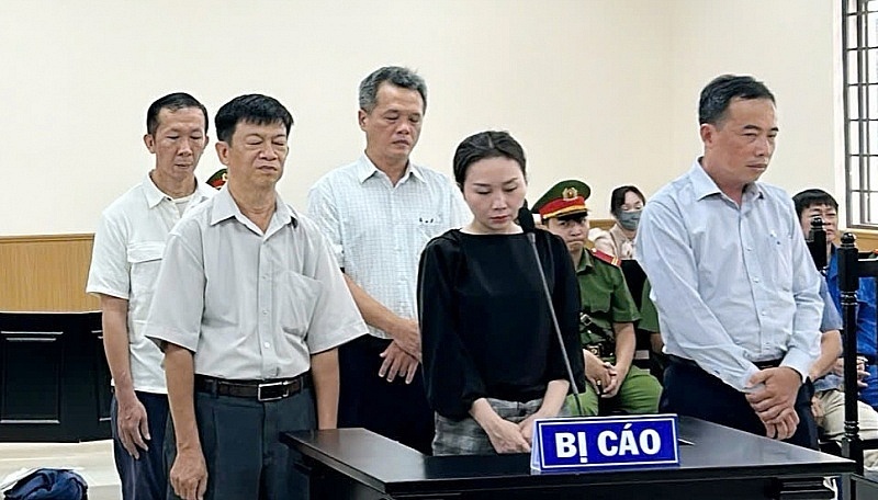 Vụ Vietcombank bị lừa hơn 600 tỷ đồng: 5 cán bộ ký xác nhận hồ sơ khống, 'tạo điều kiện' giải ngân hơn 3.100 tỷ cho nhóm của Lưu Bách Thảo