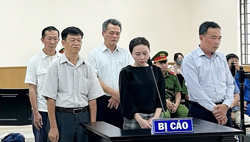 Vụ Vietcombank bị lừa hơn 600 tỷ đồng: 5 cán bộ ký xác nhận hồ sơ khống, 'tạo điều kiện' giải ngân hơn 3.100 tỷ cho nhóm của Lưu Bách Thảo