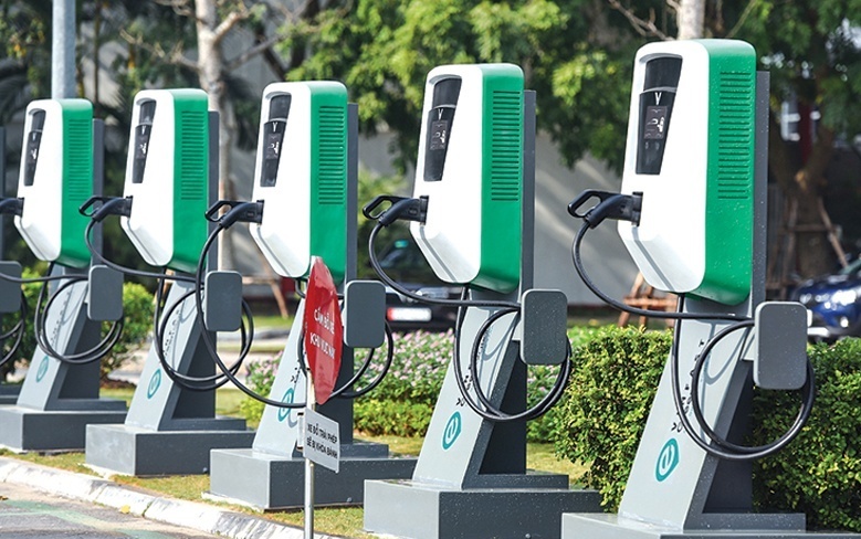 Giá sạc xe điện tại trạm có thể cao gấp đôi bình quân, nhưng nhóm người dùng này vẫn được sạc miễn phí đến tháng 6/2027