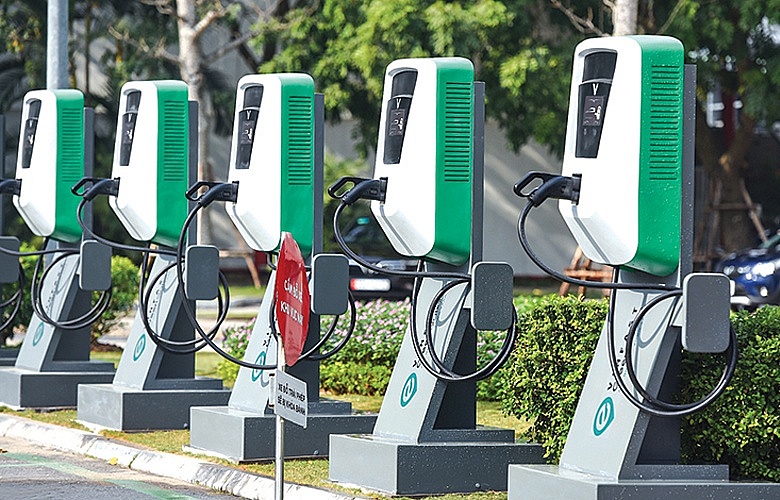 Giá điện tăng mạnh, người dùng xe điện VinFast vẫn được miễn phí sạc thêm 2 năm