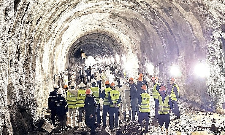 Sau gần 100 năm, người Việt lần đầu tự làm hầm đường sắt: Đèo Cả đánh trận mở màn cho dự án 67 tỷ USD