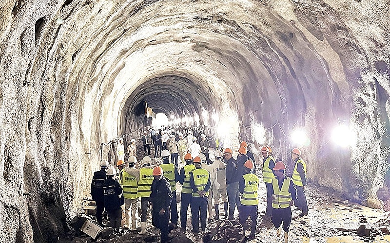 Sau gần 100 năm, người Việt lần đầu tự làm hầm đường sắt: Đèo Cả đánh trận mở màn cho dự án 67 tỷ USD