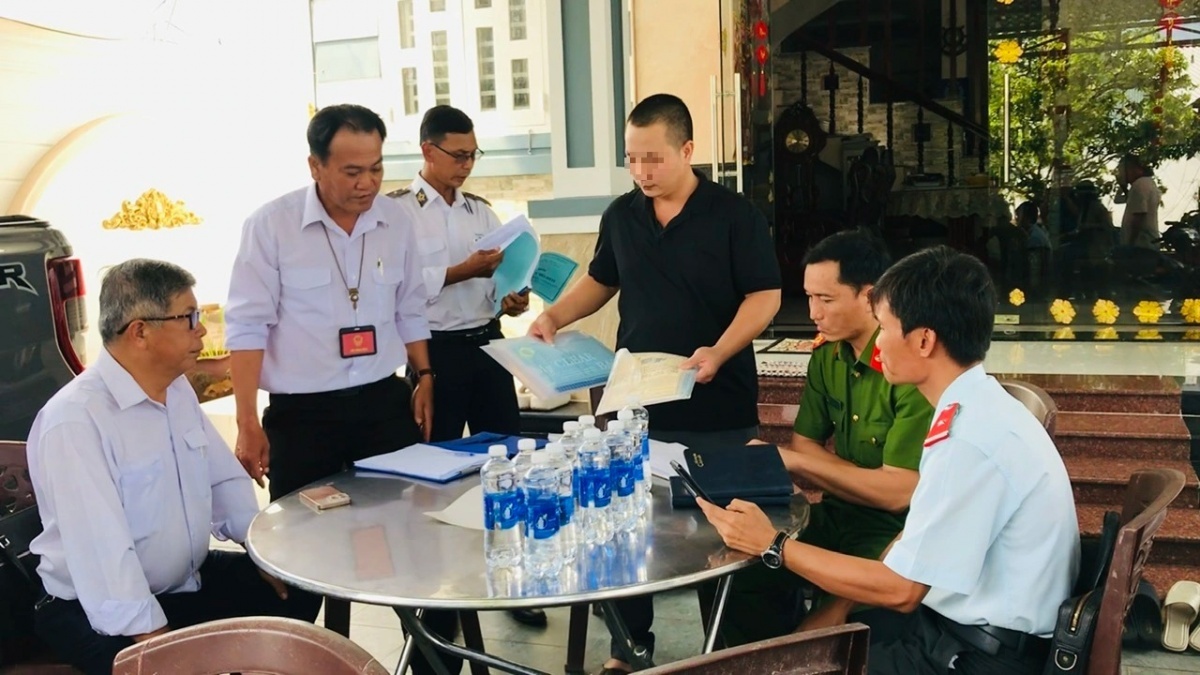 Lò mổ nhỏ quy mô 20 con/ngày đã 'gia công hơn 20.000 con heo' cho công ty C.P. Việt Nam trong 12 tháng bằng cách nào?