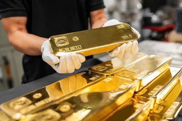 76% ngân hàng trung ương đang đặt cược vào vàng, bỏ dần đồng USD: Chuyện gì đang xảy ra?