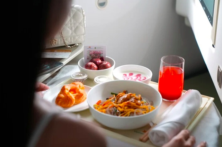 Một loại quả được ví như 'cherry Việt' xuất hiện trên khay ăn hạng thương gia của Vietnam Airlines