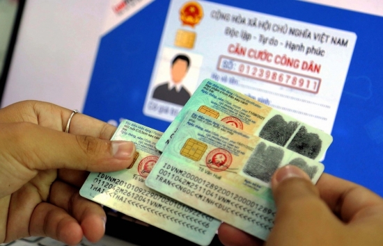Chuyên gia phát cảnh báo nóng về trào lưu khoe căn cước trên VNeID lên mạng xã hội