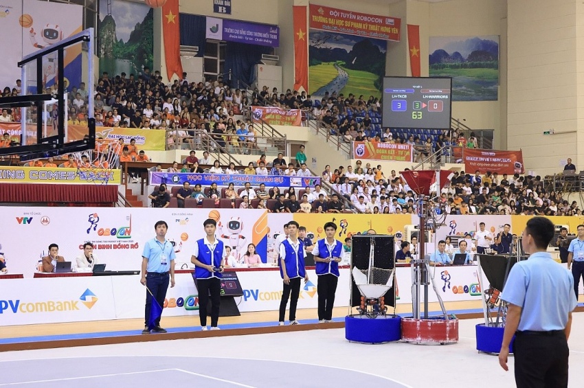 PVcomBank khẳng định sứ mệnh cộng đồng cùng Robocon 2025