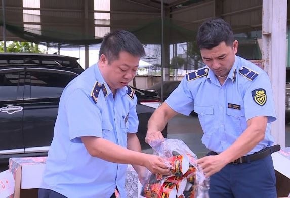 Phát hiện và tiêu hủy gần 2.000 gói bim bim giả 'Tăm cay Bà Tuyết' ở Thanh Hóa