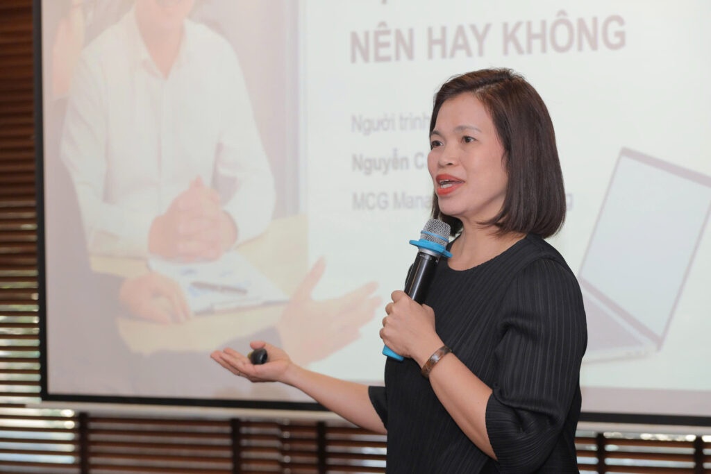 Bán tạp hóa doanh thu 1 tỷ đồng mỗi năm có phải chuyển lên công ty không?