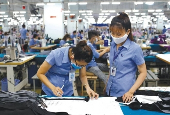 Doanh nghiệp dệt may gần 6.000 nhân sự báo lãi lớn trong 5 tháng, tăng tốc phủ đơn hàng cuối năm