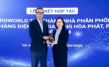 Vừa bắt tay Hòa Phát (HPG), cổ phiếu một ông lớn bán lẻ bốc đầu tăng hàng chục %