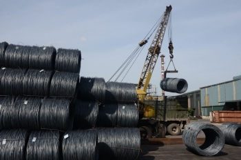 Mỹ, EU siết thuế CBPG: Sản lượng xuất khẩu thép quý II/2025 ước giảm 20%, một ông lớn có thể ‘bốc hơi’ 65% lãi