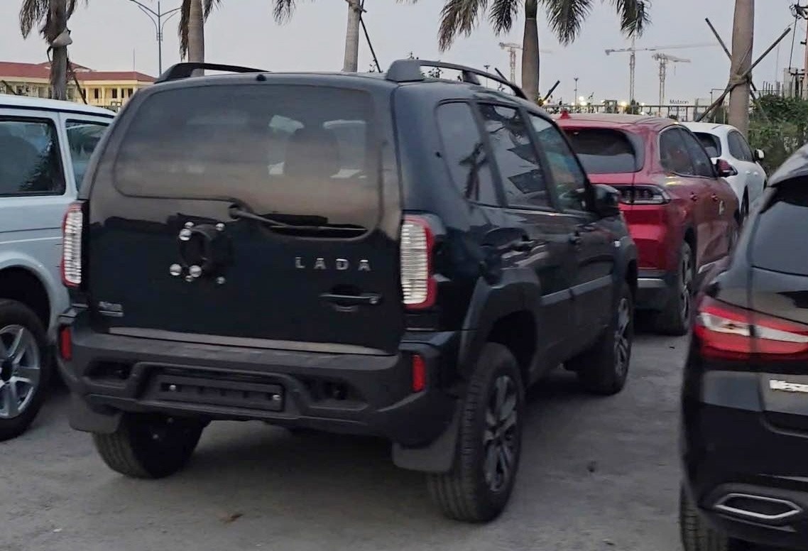 Mẫu SUV Lada Niva Travel vừa có bản cải tiến với giá rẻ: Ngoại thất thể thao, động cơ khoẻ nhưng vẫn có điều gây băn khoăn