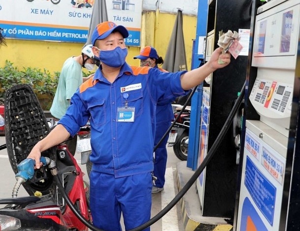 Giá dầu thế giới tăng ‘dựng đứng’, giá xăng dầu trong nước cũng đồng loạt tăng mạnh