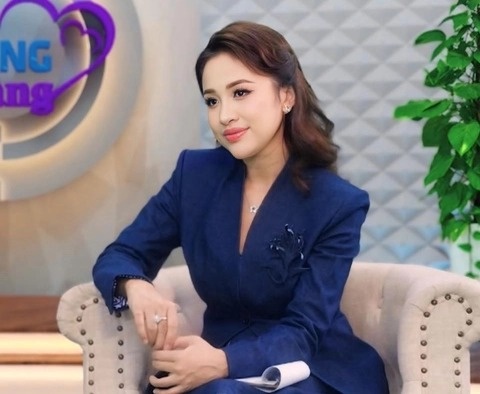 Biệt thự bạc tỷ rộng 200m2 giữa lòng thành phố của nữ MC tiết lộ bị lừa và kiện hãng sữa Hiup