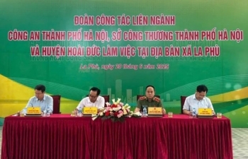 Giám đốc Công an TP. Hà Nội thị sát 'thủ phủ bánh kẹo' La Phù, yêu cầu xử lý nghiêm hàng giả, gian lận thương mại