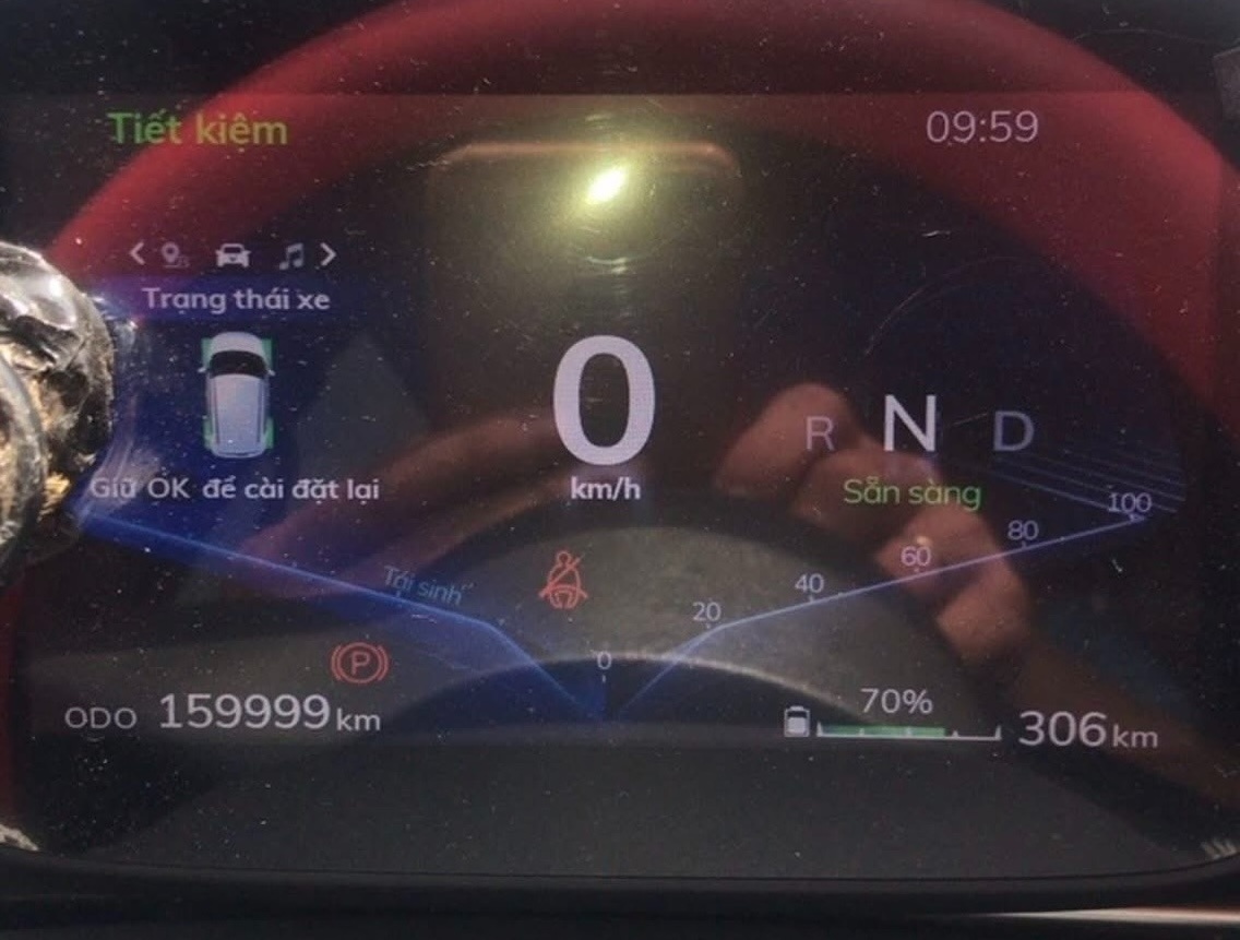 Chạy dịch vụ lăn bánh vượt mốc 160.000km, chủ xe VinFast VF 5 lần đầu vạch rõ con số pin bị chai, tuyên bố luôn sự thật khi lái